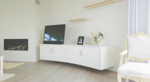 Curved floating sideboard