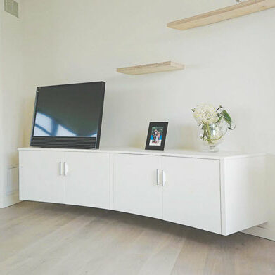 Curved floating sideboard